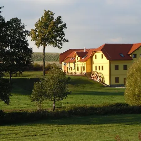Gospodarstwo wiejskie Podvesky Mlyn Tlumacov